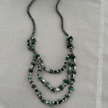 Neobična ogrlica od od kristala -hematit i malahit