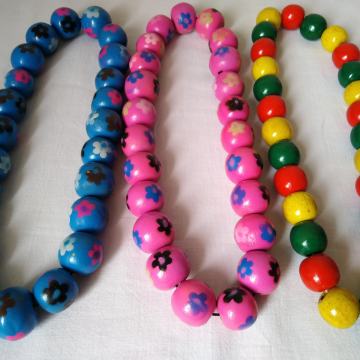 Ogrlica drvena kugle  roza plava šarena drvo Novo