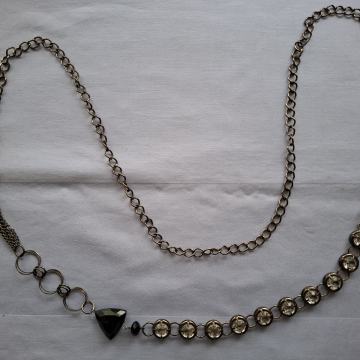 OGRLICA. 10 kristala - crni trokut. 118 cm. Mob