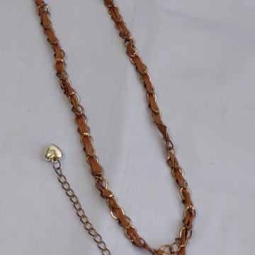 OGRLICA. 98 cm. Karike boje bakra. Privjesak SRCE nikal boje. Mob