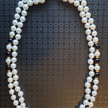 ogrlica bijelo crno zlatna