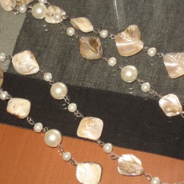 NOVA OGRLICA S BISERIMA