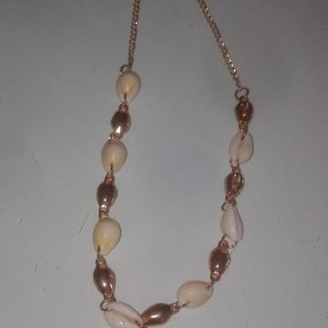 Ogrlica nova,boja zlata s školjkicama