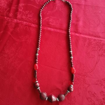 OGRLICA OD CRVENIH PERLI