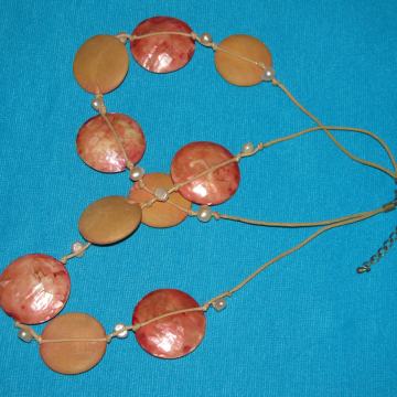 Ogrlica - dva niza sa okruglih ploćica. SAND-2