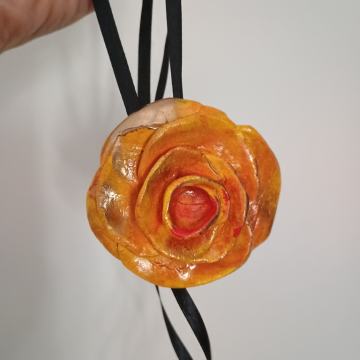Ogrlica Ruža od keramike - ručni rad