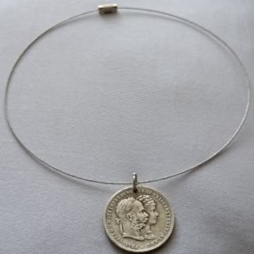 ogrlica sa kovanicom