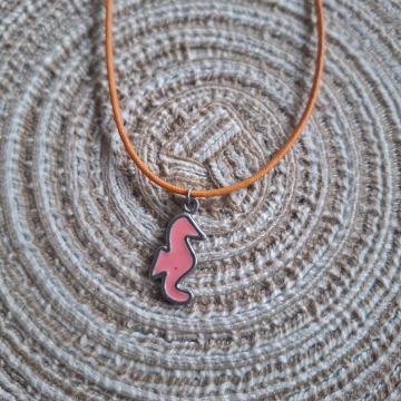 Ogrlica lančić Morski konjić rozi pink