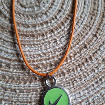 Ogrlica - Lančić Nike znak zeleni O