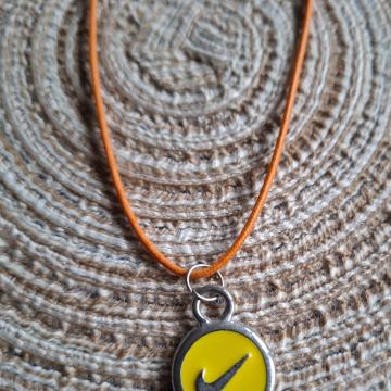 Ogrlica lančić NIke - žuti O