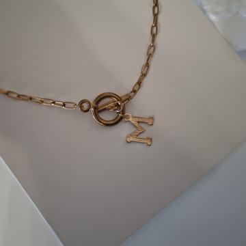OGRLICA LANČIĆ S PRIVJESKOM SLOVO  M