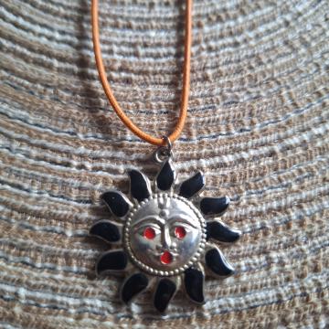 Ogrlica lančić sunce crno