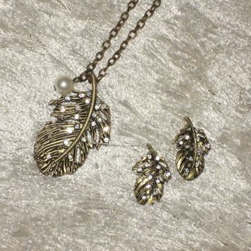 OGRLICA + NAUŠNICE U KOMPLETU - NOVO