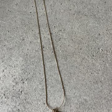 Ogrlica mali medaljon /TOTALNA ČISTKA