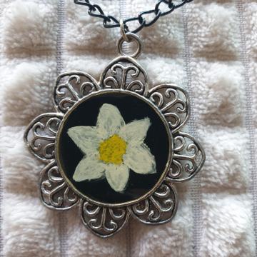 Ogrlica medaljon cvijet, ručni rad