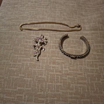 Ogrlica narukvica i ukrasni broš