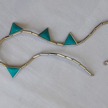 OGRLICA. PET Plavih trokutića. Mob