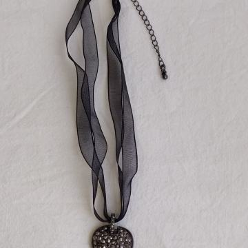 OGRLICA. Privjesak Kristalno srce. Mob