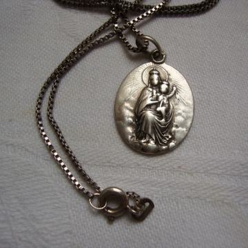 OGRLICA I PRIVJESAK MEDALJON MAJKA GOSPA S DJETETOM 19.st