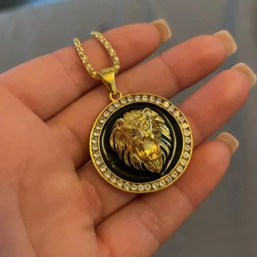 Ogrlica s privjeskom lava