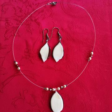 Ogrlica s privjeskom od sedefa i naušnice