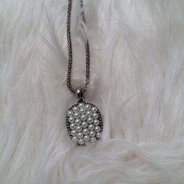 OGRLICA S PRIVJESKOM NOVO