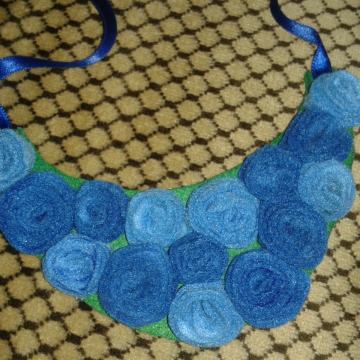 Ogrlica ruže, nijanse plave