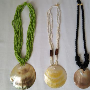 Ogrlica sedef i perlice zelena bijela crna Novo