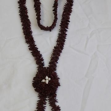 OGRLICA. Smeđa sa privjeskom - 4 pužića. Mob