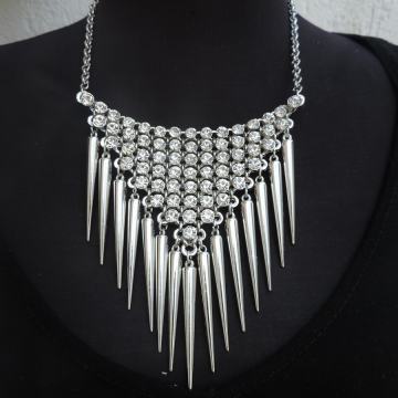 Glamurozna spike ogrlica