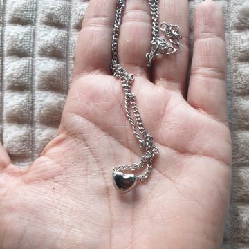 Ogrlica srce srebrne boje