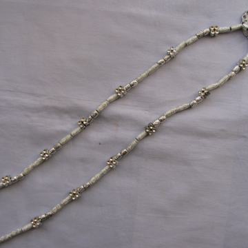 OGRLICA srebrne boje sa Medaljonom. SAND-2