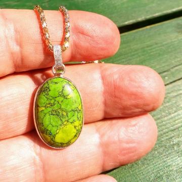 Ogrlica - Tirkizni kamen u Srebrnom okviru
sa posrebrenim lančićem