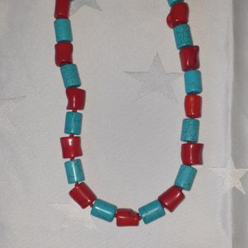 Ogrlica od tirkiznog kamena i koralja