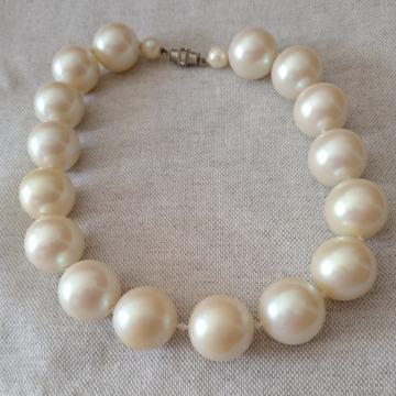 ogrlica od velikih perli