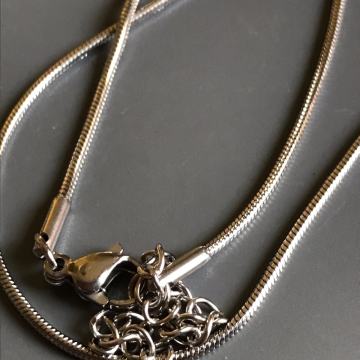 Ogrlica, zmija, čelik