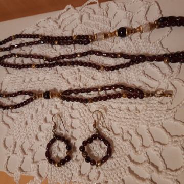 Ogrlice od poludragih kamena (ostatak od zatvaranja dom.rad.)
