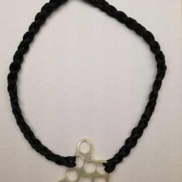 Ogrlice od žada i školjki