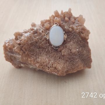 Opal poludragi kamen privjesak