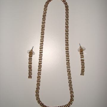 Oriflame set ogrlica i naušnice zlatne boje