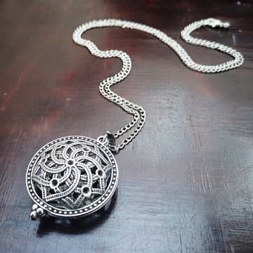 Ornamentirana medaljon-ogrlica