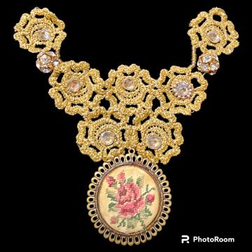 PETIT POINT ROSE FILIGRANSKI OVRATNIK (ogrlica)