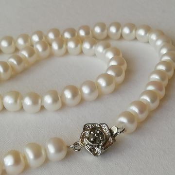 OGRLICA PRAVI BISERI I KOPČA SREBRO 925 dužina: 43cm