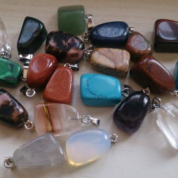 Privjesak od kristala i ogrlica