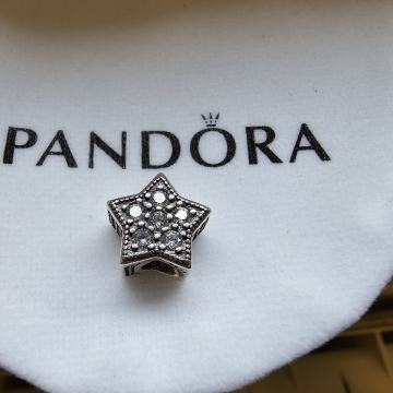 Privjesak Pandora srebri sa žigom Zvijezda