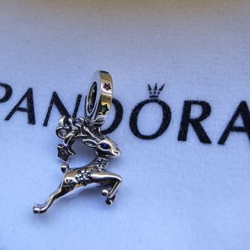 Privjesak Pandora srebro sa žigom magični božićni irvas