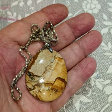 PRIVJESAK
- poludragi kamen ...