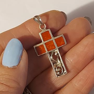 Privjesak srebro pravo 925 žig, križ ,EMAJL NA SREBRU