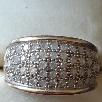 Prodajem dijamantni zlatni prsten izrađen i kupljen u Engleskoj...