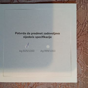 Prodajem srebrnu ogrlicu sa lančićem